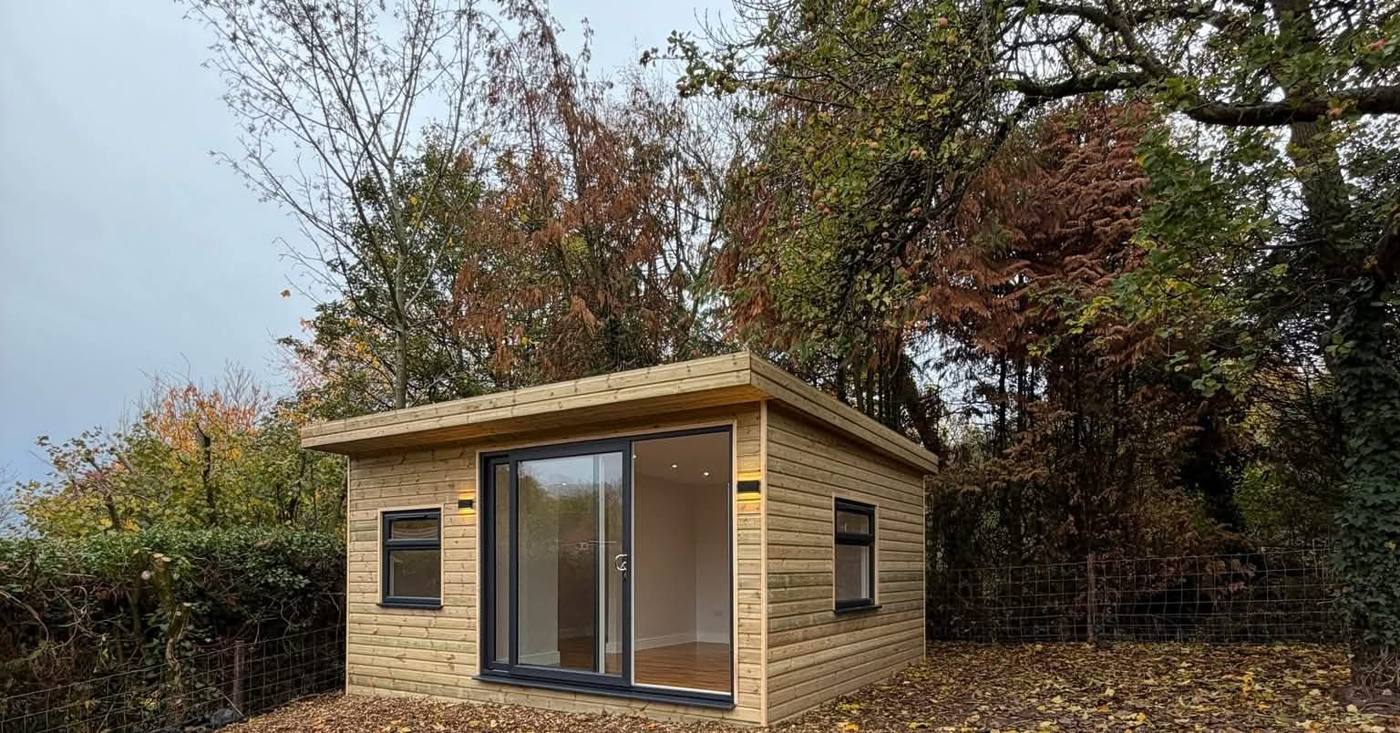 Garden room built by R&M General Building